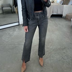 Good American NWT. Straight leg. Front slit. Size 4/27. Running big. Faded black